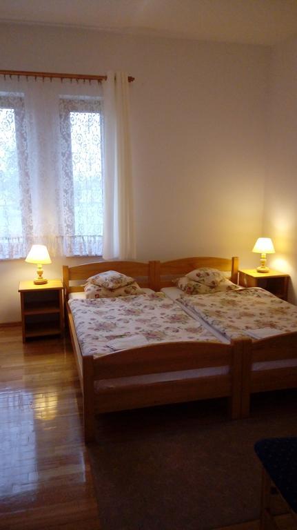 Gospodarstwo Agroturystyczne-Pensjonat Sad Bed & Breakfast ป็อดกูชิน ภายนอก รูปภาพ