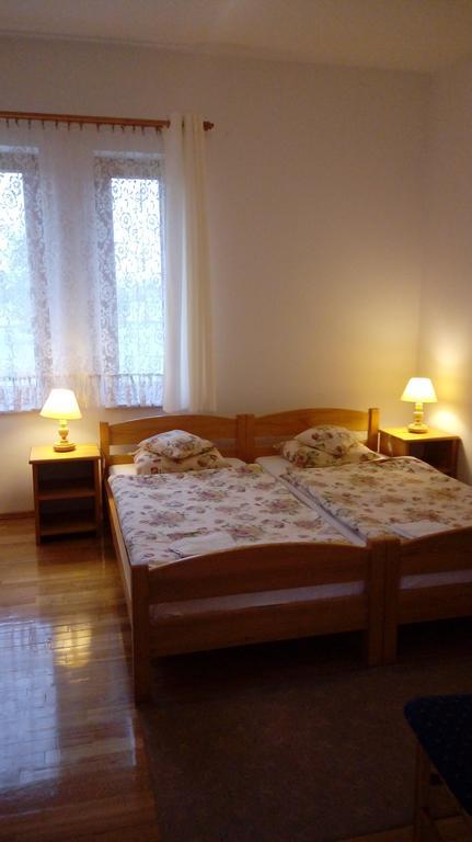 Gospodarstwo Agroturystyczne-Pensjonat Sad ป็อดกูชิน ภายนอก รูปภาพ